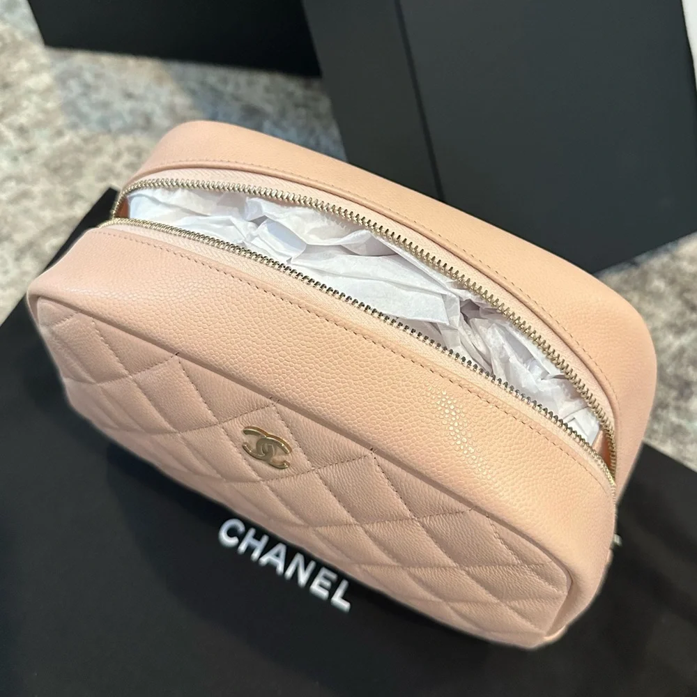 Chanel Caviar Leather Curved Classic Case in Blush